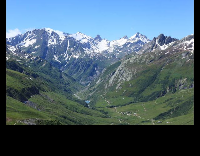 La vallée des Chapieux et la Combe neuve depuis la montée au col de la Seigne &copy;photo Ph. Pellicier